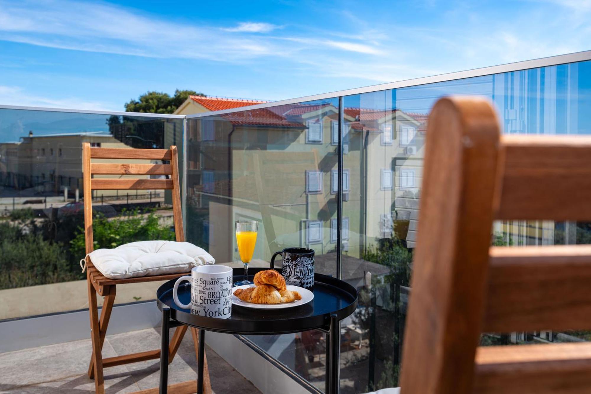 Apartments Lucija Mari Tribunj  Ngoại thất bức ảnh